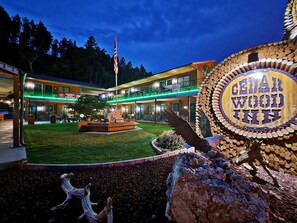 Front of property - evening/night - Cedar Wood Inn (Deadwood)