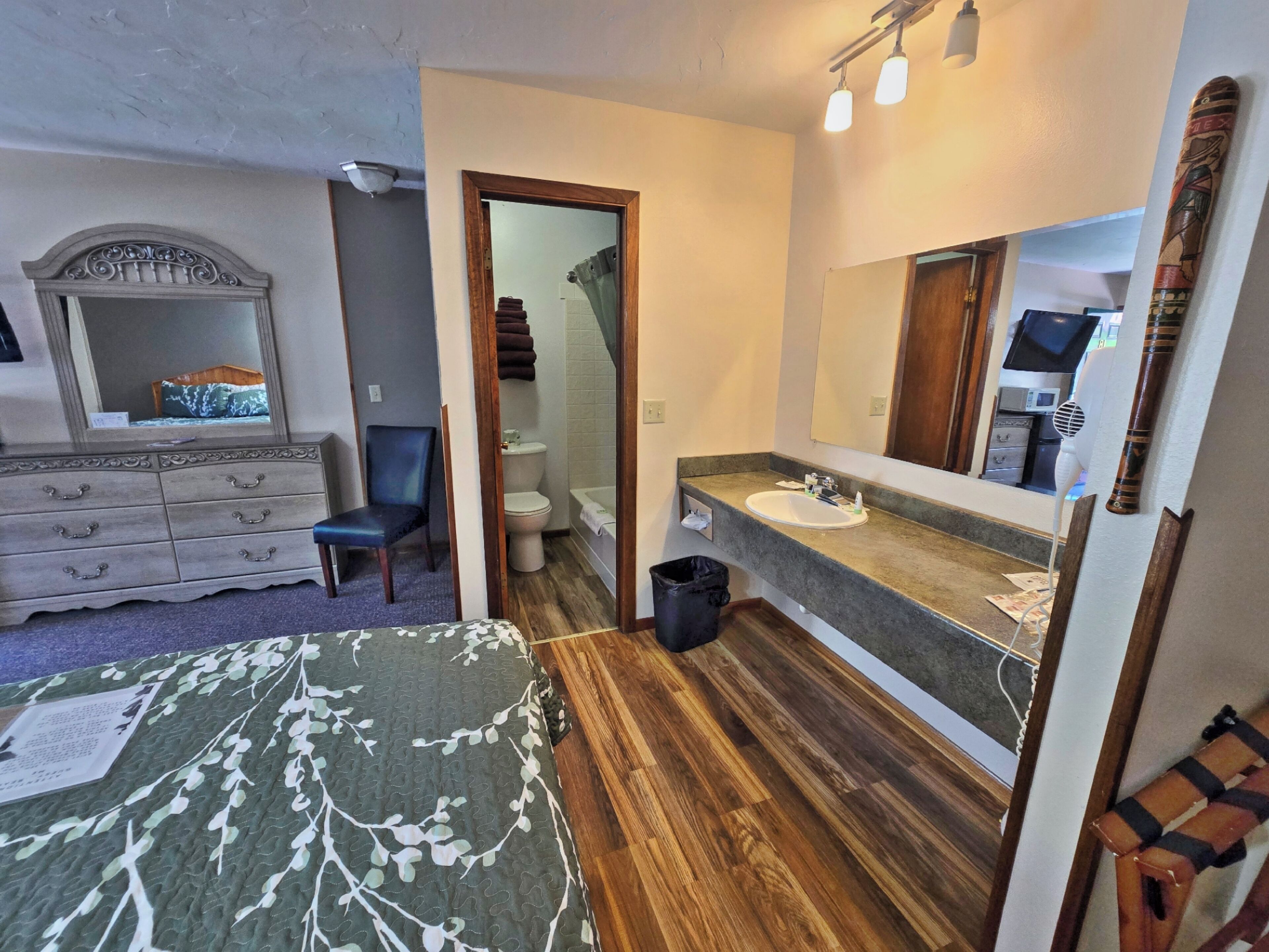 Basic Double Room, 2 Queen Beds (18)