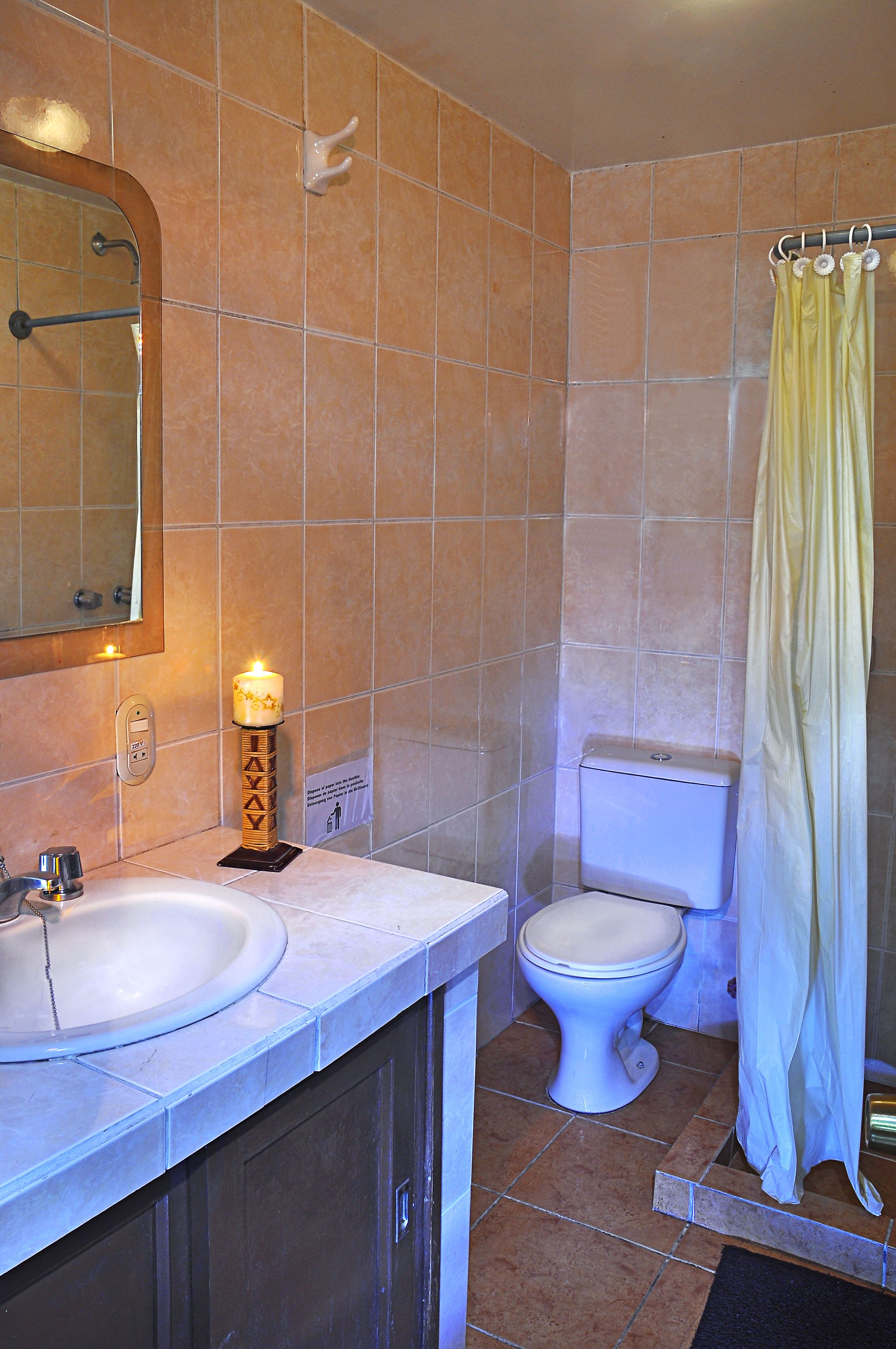 triple room, shared bathroom | bathroom | shower, free toiletries, hair dryer, towels