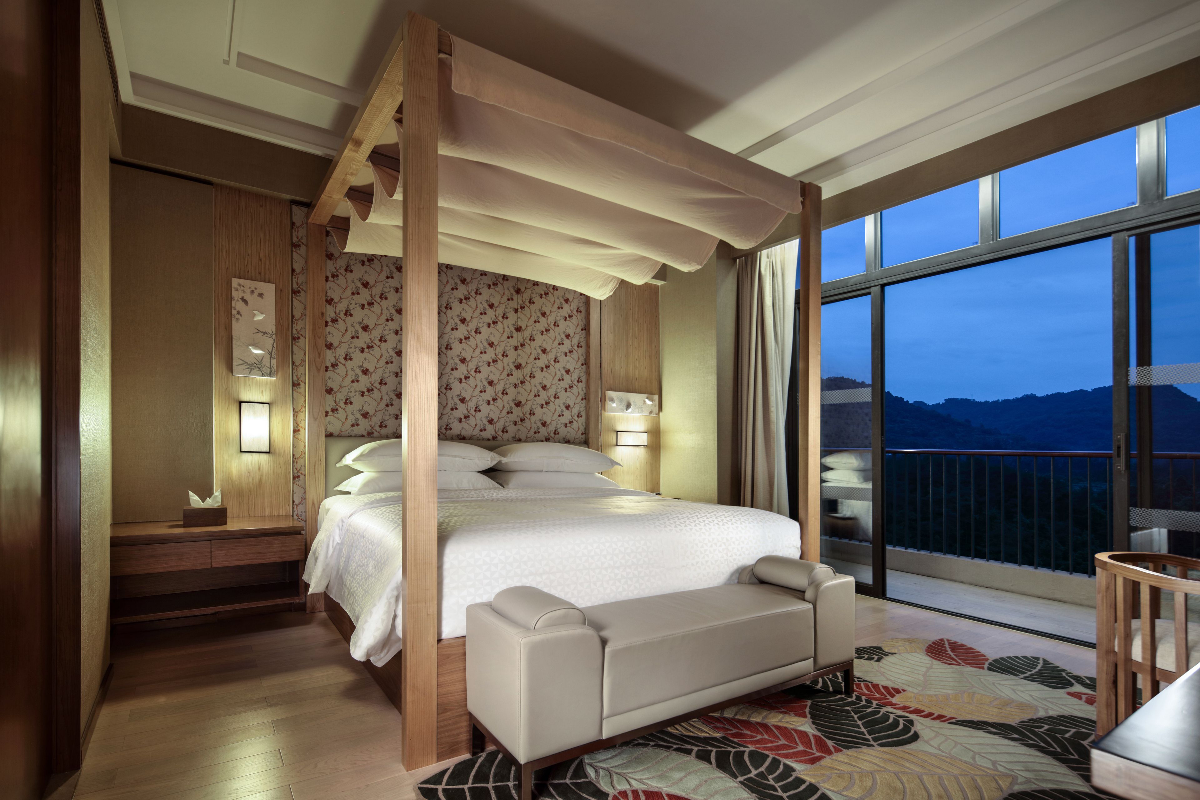 Suite, 1 habitación, vistas a la montaña | Ropa de cama de alta calidad, minibar, caja fuerte y escritorio