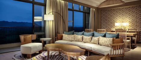 Suite, 1 Bedroom, Mountain View | Premium bedding, minibar, in-room safe, desk