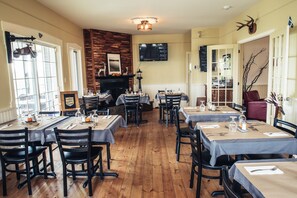 Breakfast, lunch and dinner served - L'Authentique Auberge de Charlevoix (Les Eboulements)