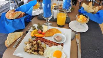 Tägliches inbegriffenes großes Frühstück