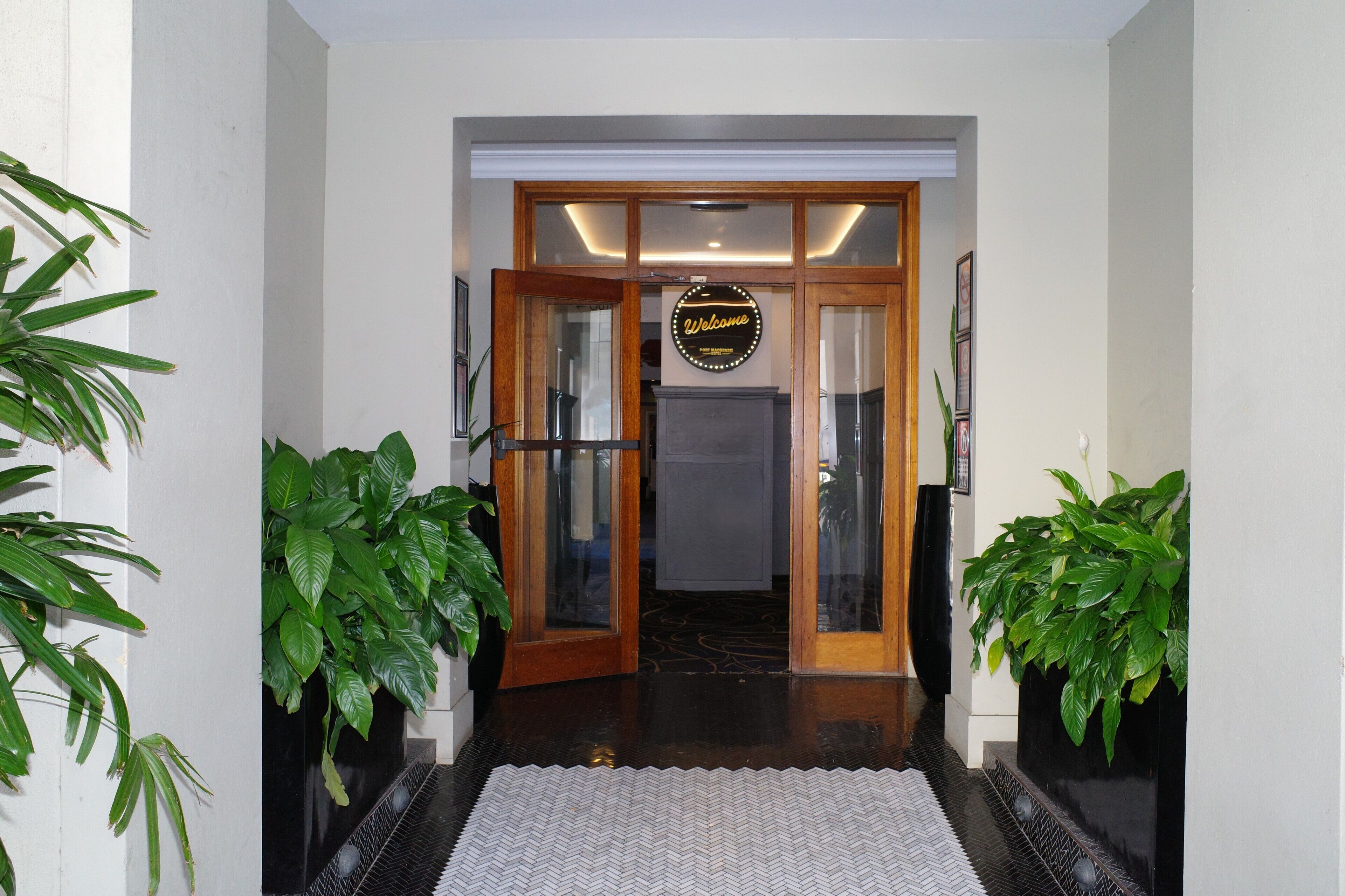 ฝ่ายต้อนรับ