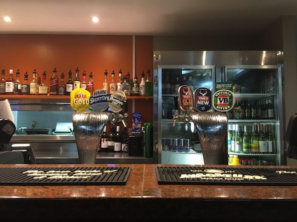 Bar (trong khuôn viên)