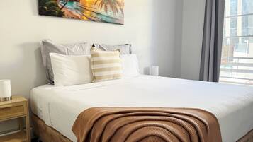 Signature Room, 1 King Bed | Free WiFi, bed sheets