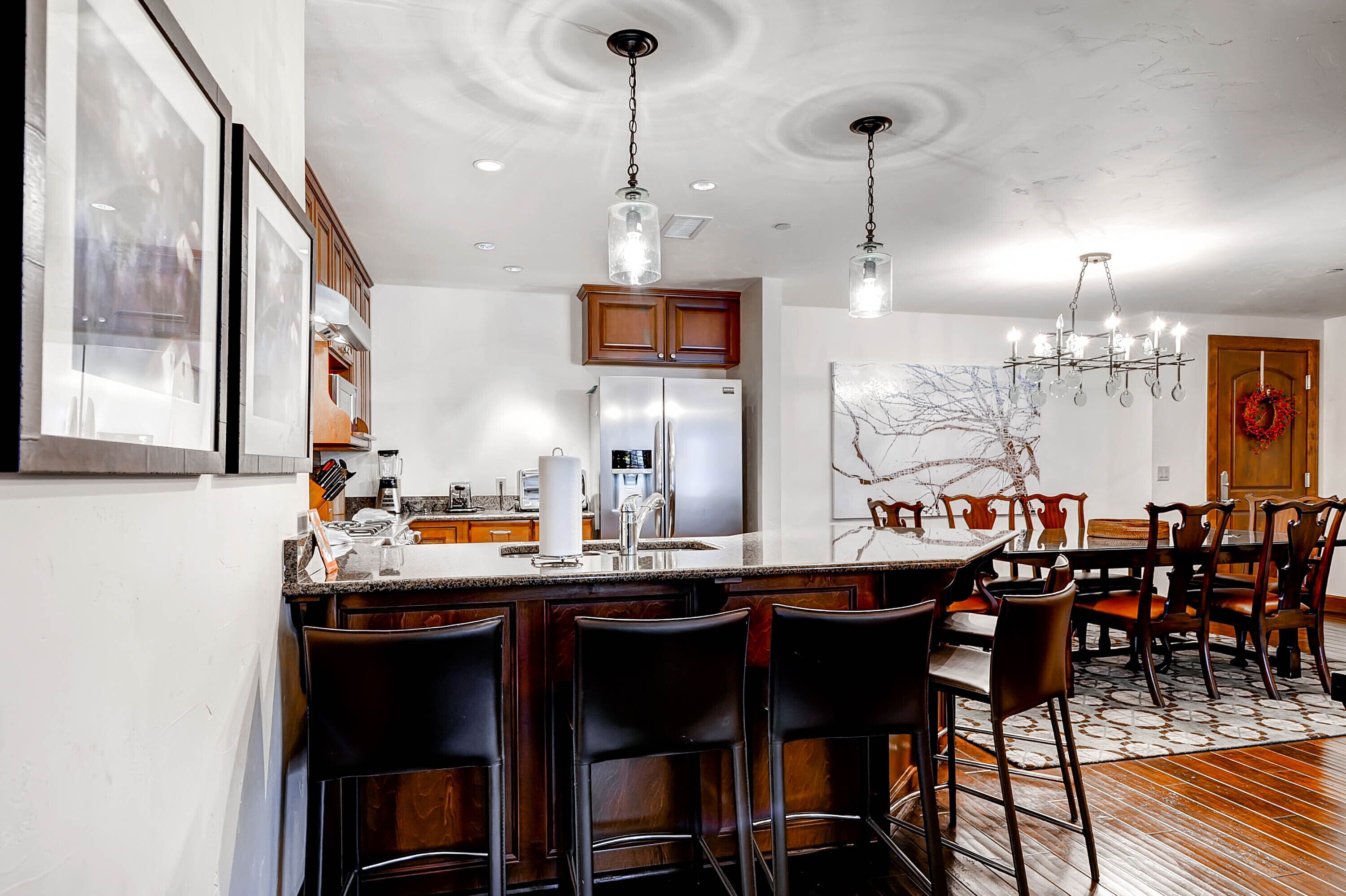 Leilighet, flere senger, fjellutsikt (Three-Bedroom Apartment) | Eget kjøkken | Kjøleskap, mikrobølgeovn og kaffetrakter/tekoker