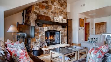 Maison, plusieurs lits, vue vallée (Three-Bedroom House) | Salle de séjour | Télévision à écran plat