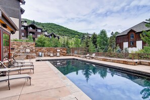 Casa, varias camas, vista al valle (Three-Bedroom House) | Alberca | Alberca al aire libre