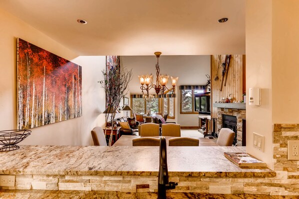 Premium-huoneisto, 2 makuuhuonetta (+ Loft) | Ruokailu