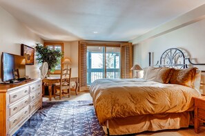 Condo Premium, 2 habitaciones (+ Loft) | Ropa de cama de alta calidad, tabla de planchar con plancha y cunas 