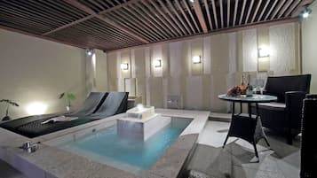 Phòng Suite Cao cấp, bồn tắm nước nóng | Phòng tắm | Vòi sen/bồn tắm kết hợp, bồn tắm thủy lực