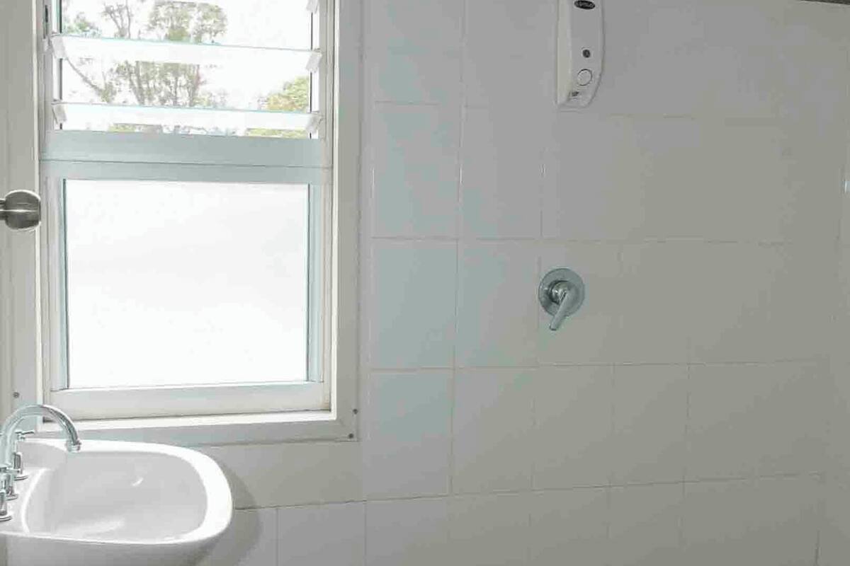 shower, free toiletries, towels