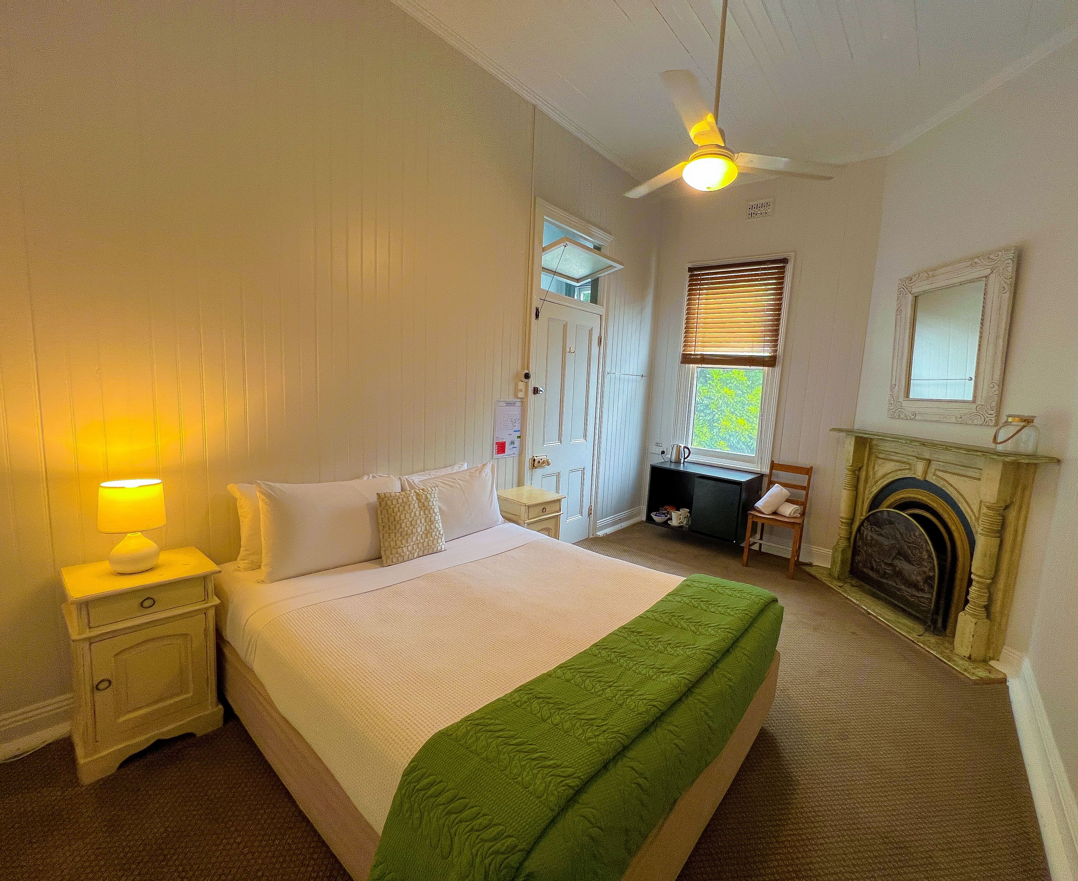 queen room, shared bathroom | free wifi, bed sheets