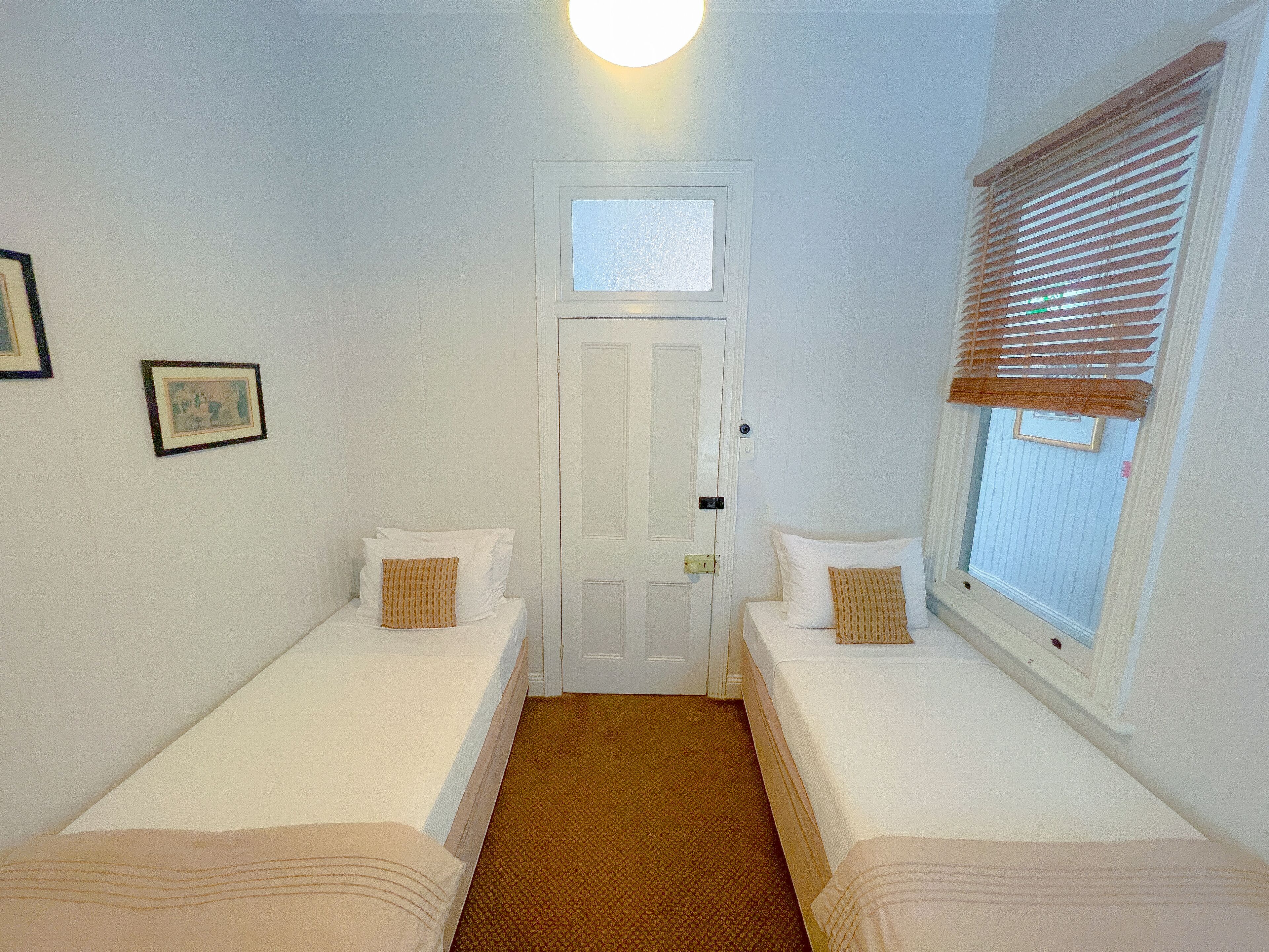 twin room, shared bathroom | free wifi, bed sheets