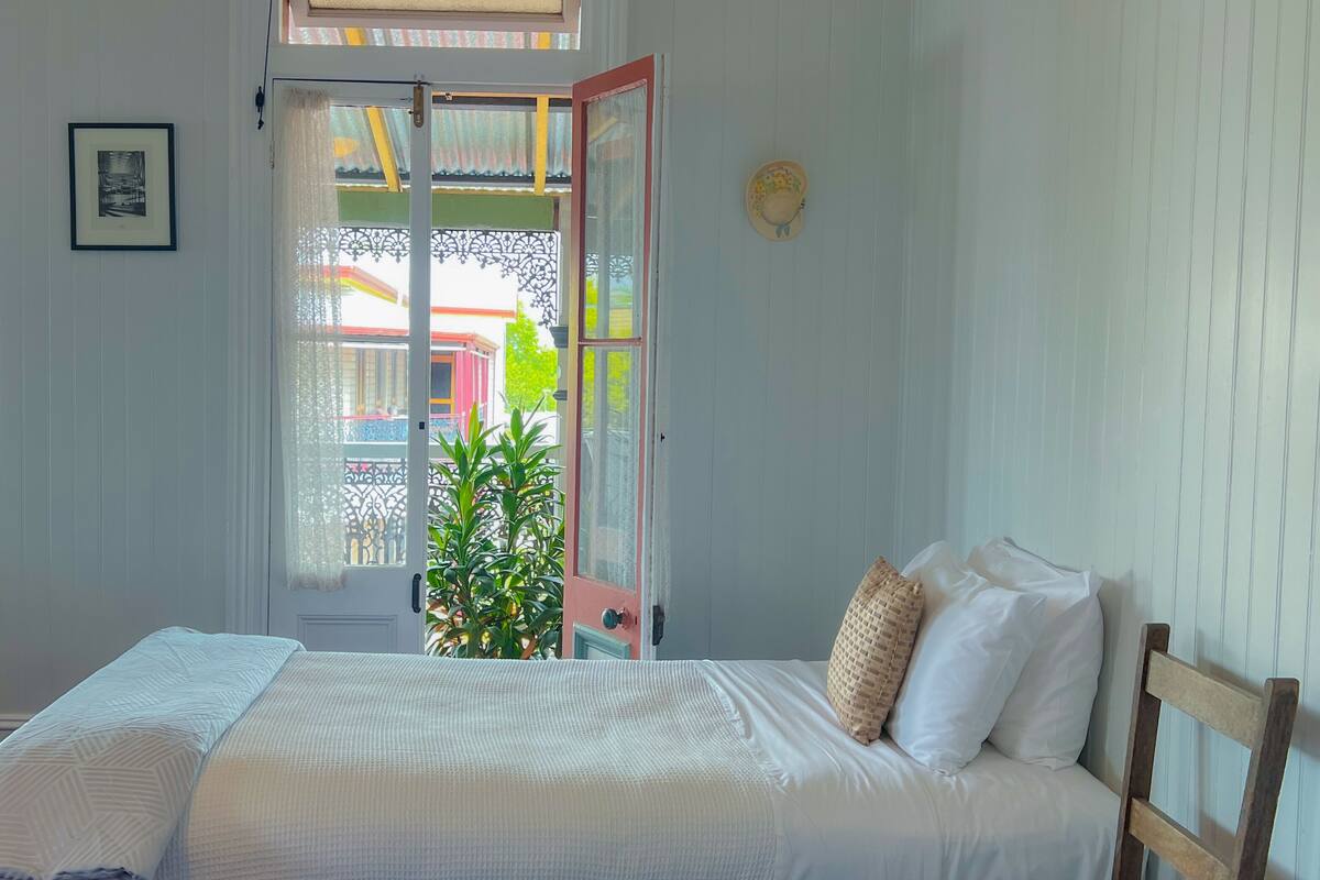 large family room, shared bathroom | free wifi, bed sheets