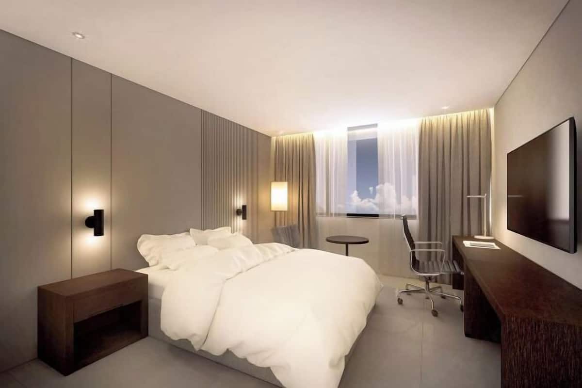 1 bedroom, Frette Italian sheets, premium bedding, down duvets