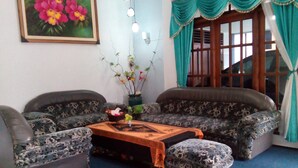 Villa, 6 Bedrooms | Living room - Sakinah Villa Batu (Batu)