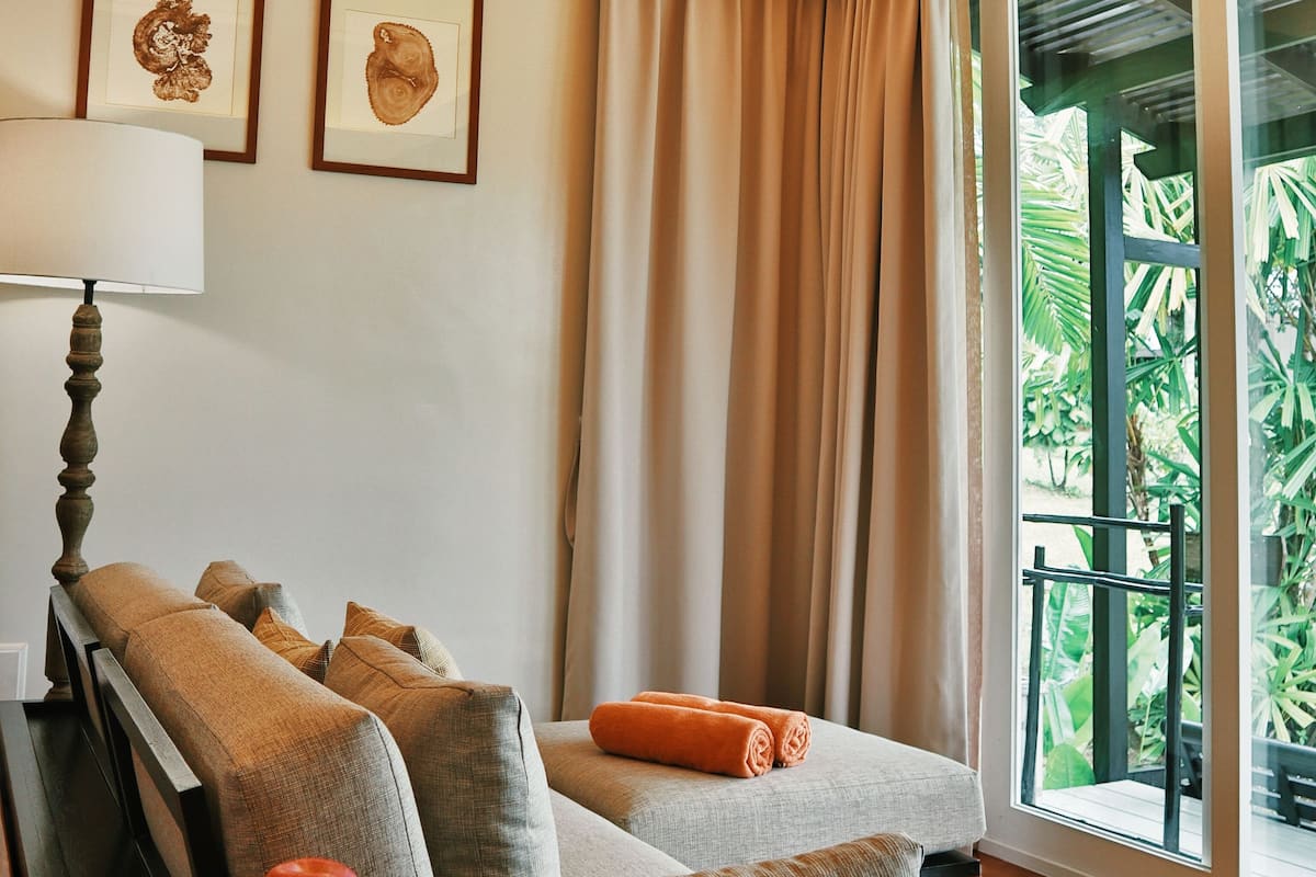 shantaa extra sweet (a king size bed) | living area