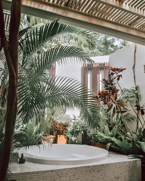 Shantaa Extra Sweet (A king size bed) | Bathroom | Separate bathtub and shower, rainfall showerhead, free toiletries - Shantaa Resort (Ko Kood)