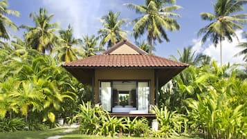 Shantaa Sweet (A king size bed) | Minibar, in-room safe, individually decorated, individually furnished