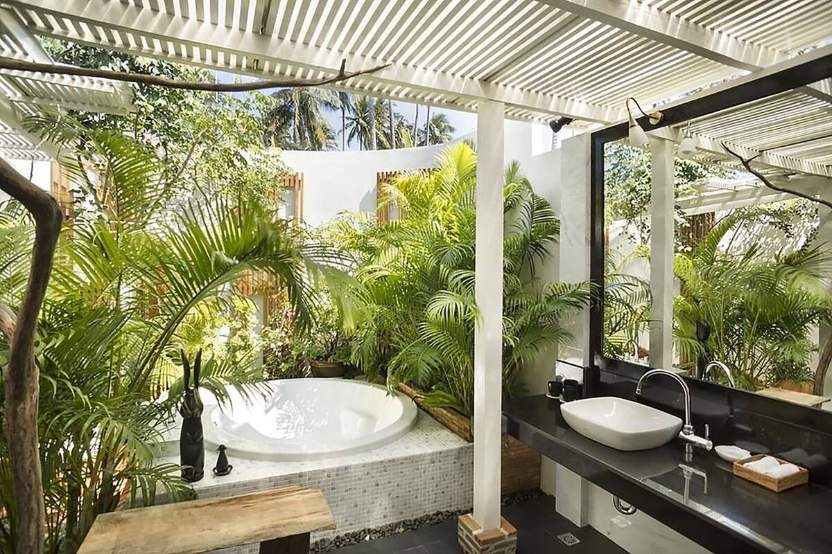 shantaa extra sweet (a king size bed) | 2 bedrooms, minibar, in-room safe, individually decorated