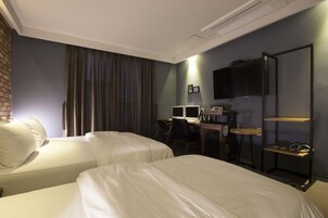 Twin Room | Premium bedding, desk, soundproofing, free WiFi