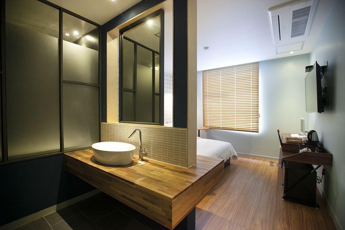 Kamar Standar | Seprai premium, meja kerja, kedap suara, dan Wi-Fi gratis