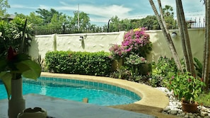 Kolam renang outdoor