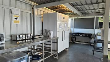 Compact Queen Van Room | Shared kitchen