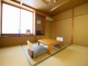 ํธ๋๋์
๋๋ฃธ, ๊ธ์ฐ, ๊ณต์ฉ ์์ค (Japanese Style) | 1 ๊ฐ์ ์นจ์ค, ๊ฐ์ค ๋ด ๊ธ๊ณ , ์ฑ
์, ๋ฌด๋ฃ WiFi