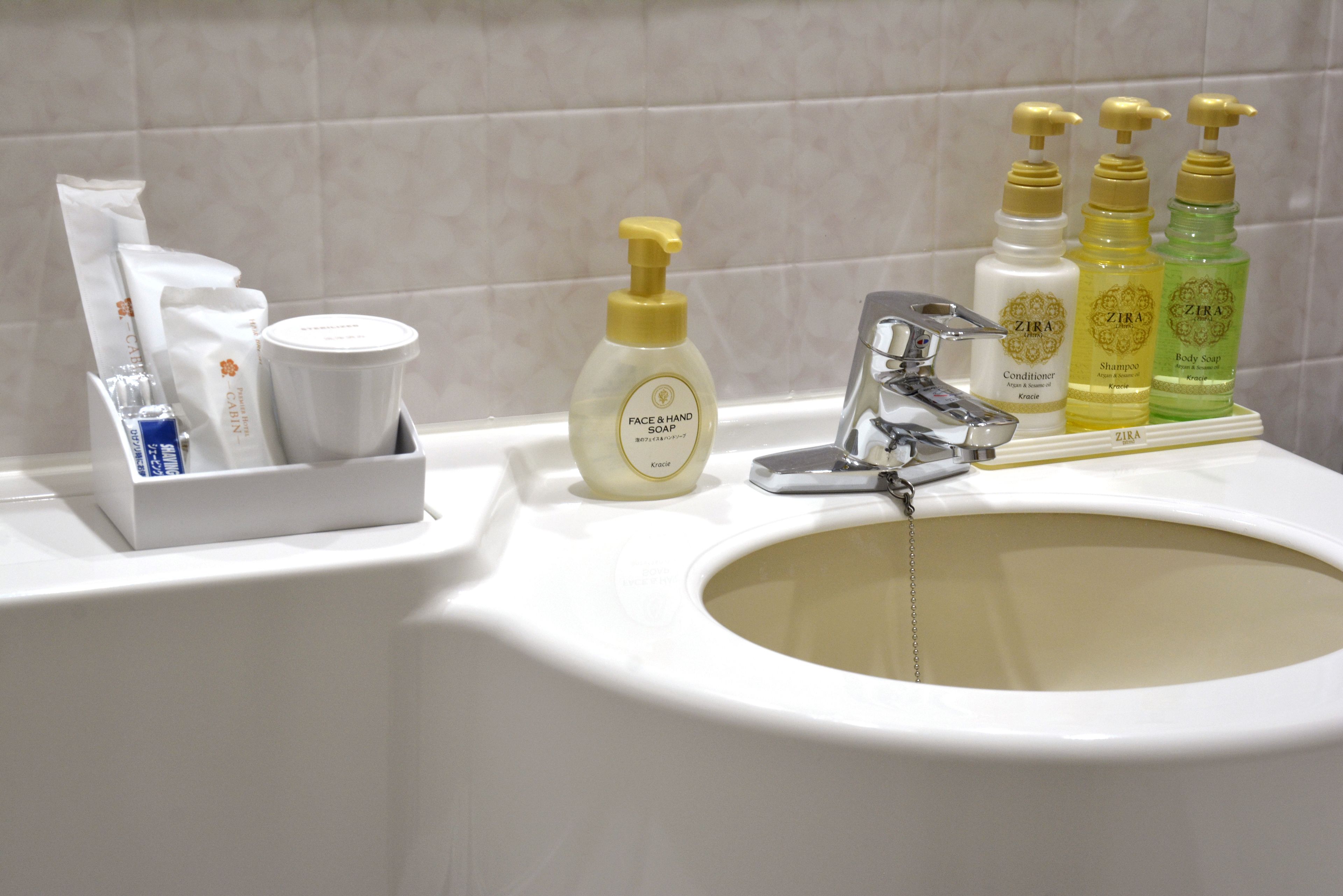 combined shower/bathtub, deep-soaking bathtub, eco-friendly toiletries