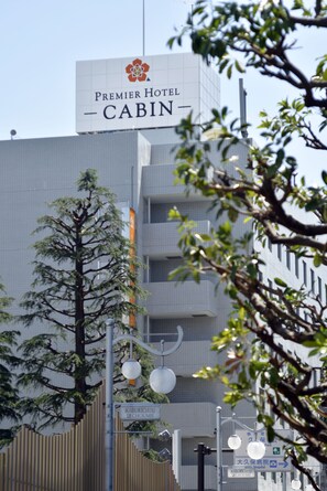 A building with a sign for "Premier Hotel - Cabin".