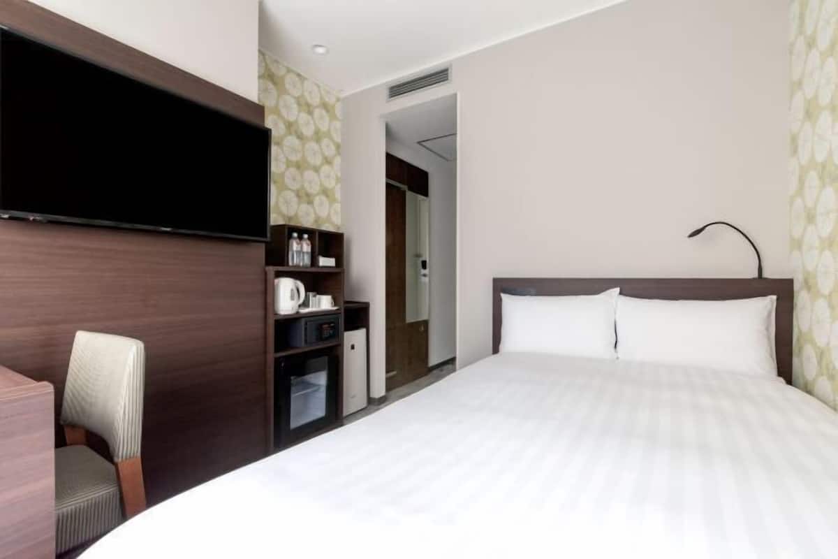 Premium bedding, down duvets, in-room safe, desk