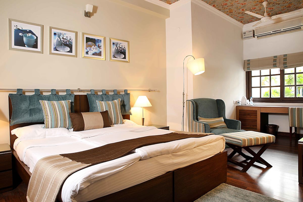 Deluxe Double Room, 1 Double Bed, Smoking, City View | In-room safe, desk, soundproofing, iron/ironing board