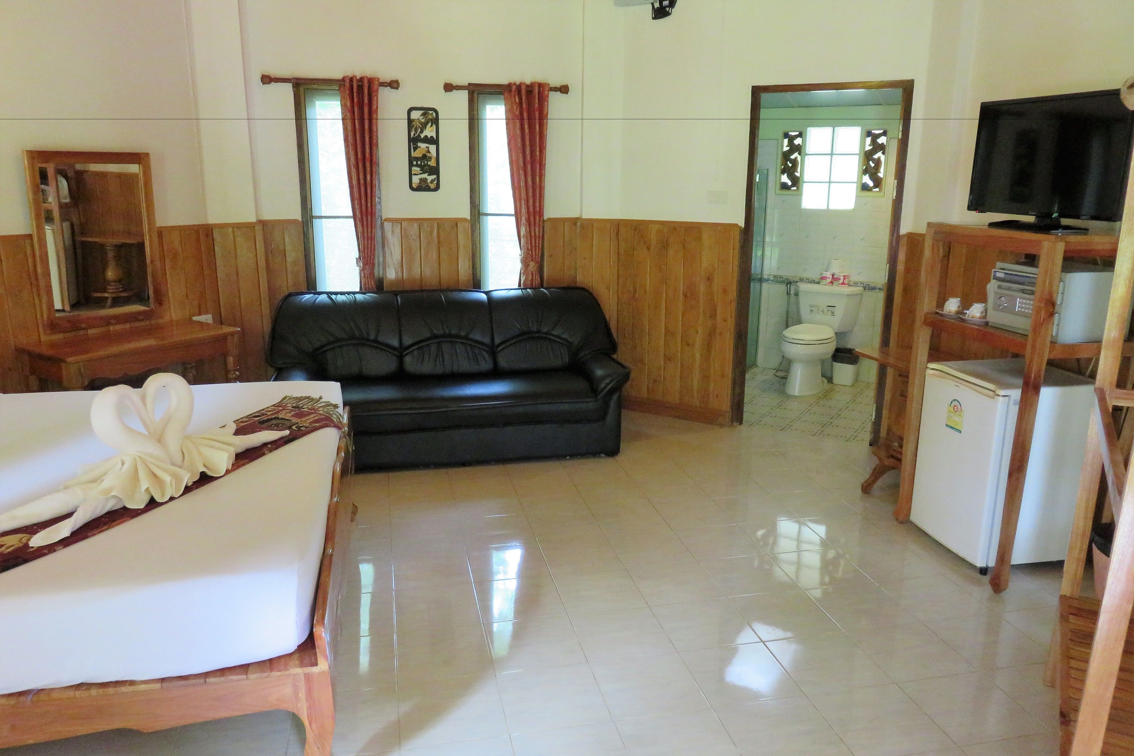 deluxe bungalow, 1 king bed, garden view | free minibar items, in-room safe, blackout curtains, free wifi