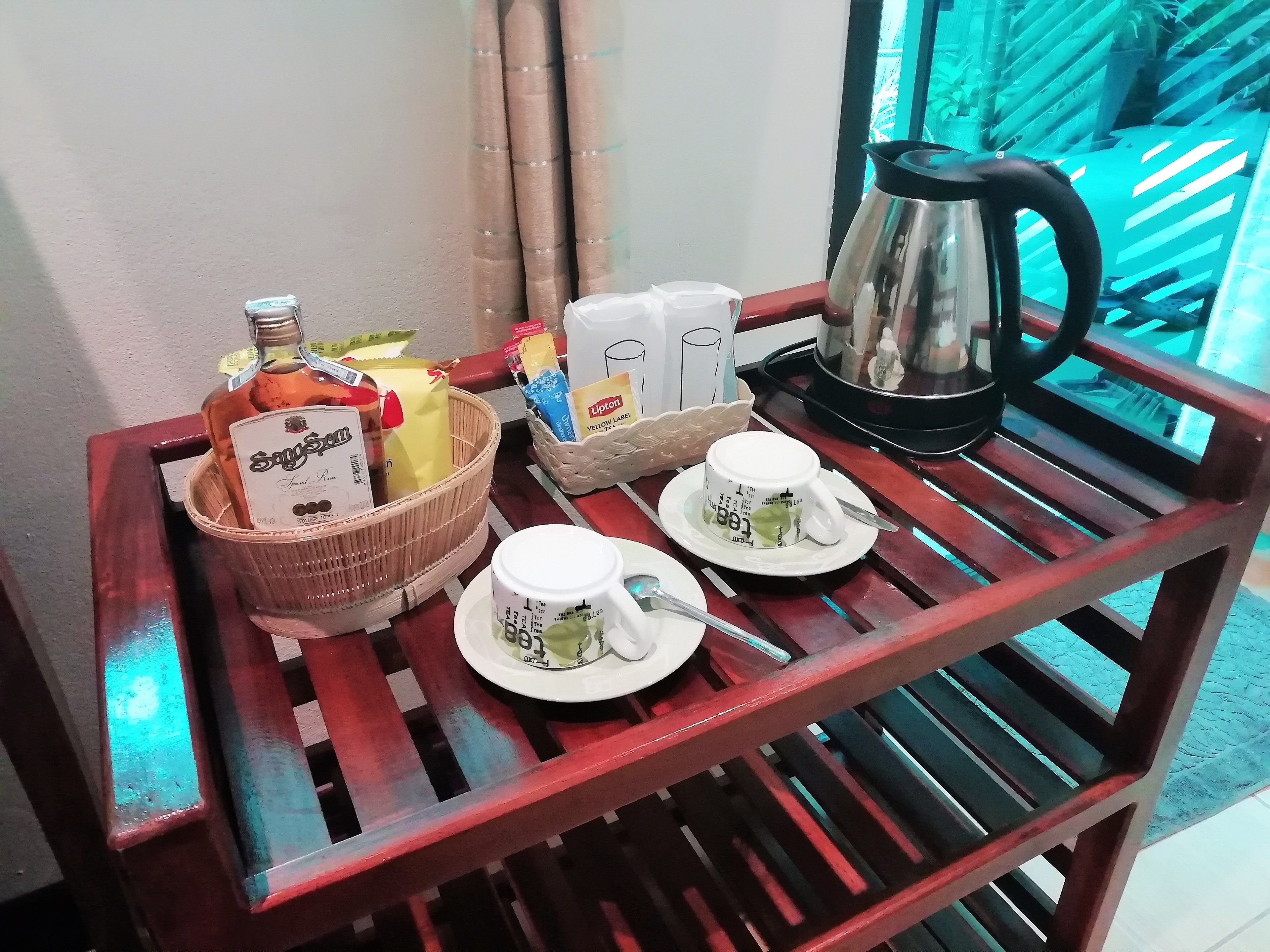 standard double room, 1 king bed, private bathroom | free minibar items, in-room safe, blackout curtains, free wifi