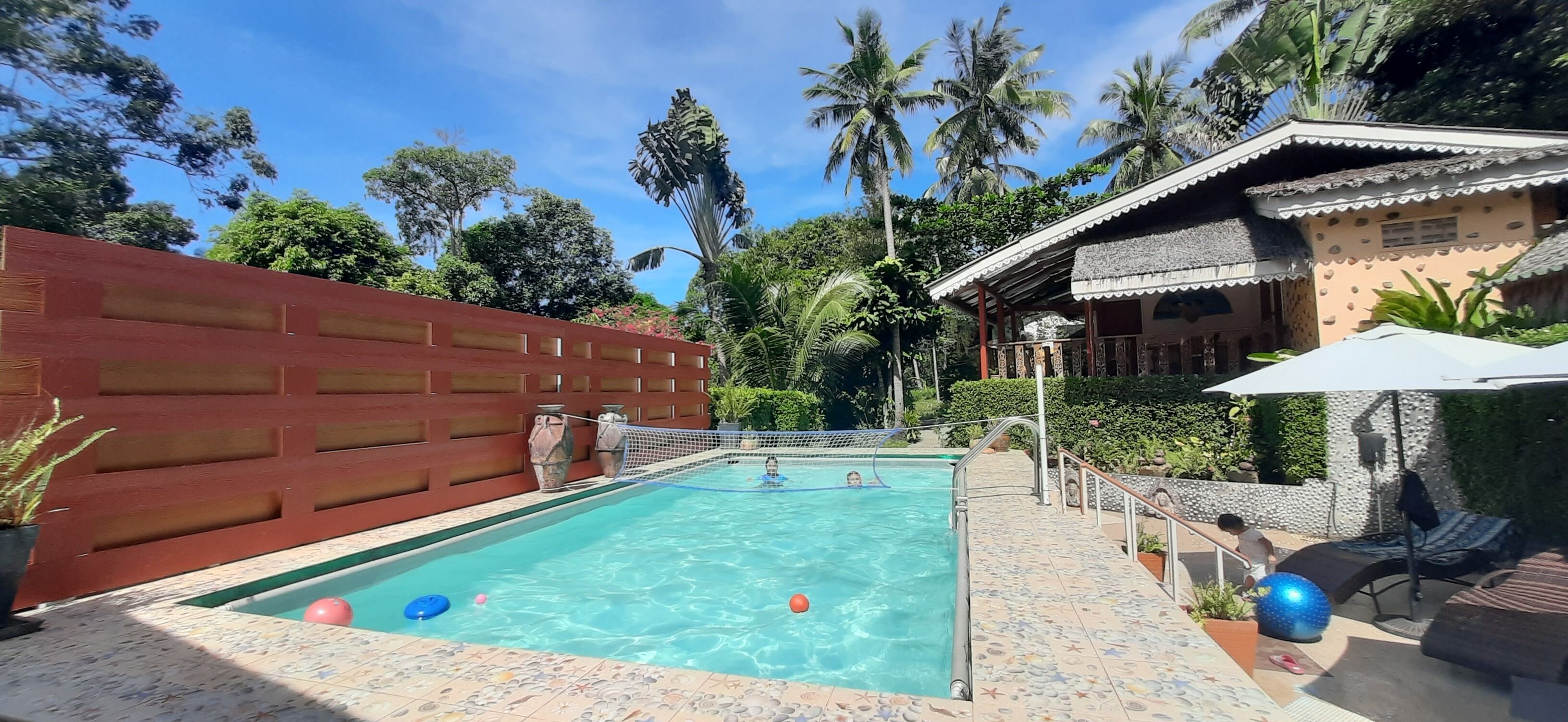 Außenpool, Liegestühle