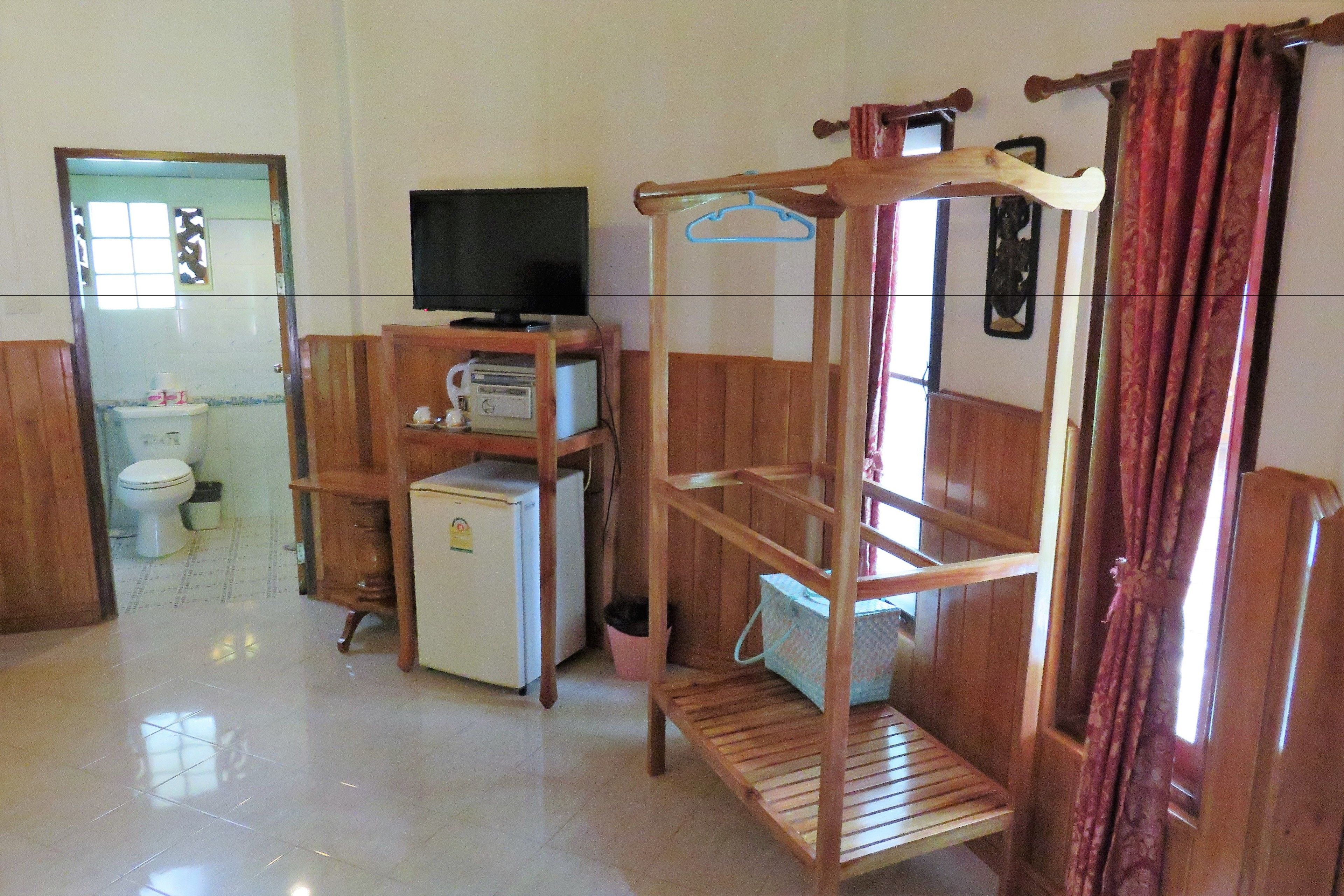 deluxe bungalow, 1 king bed, garden view | free minibar items, in-room safe, blackout curtains, free wifi