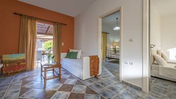 Lejlighed - 2 soveværelser - udsigt til have | Opholdsområde | Tv