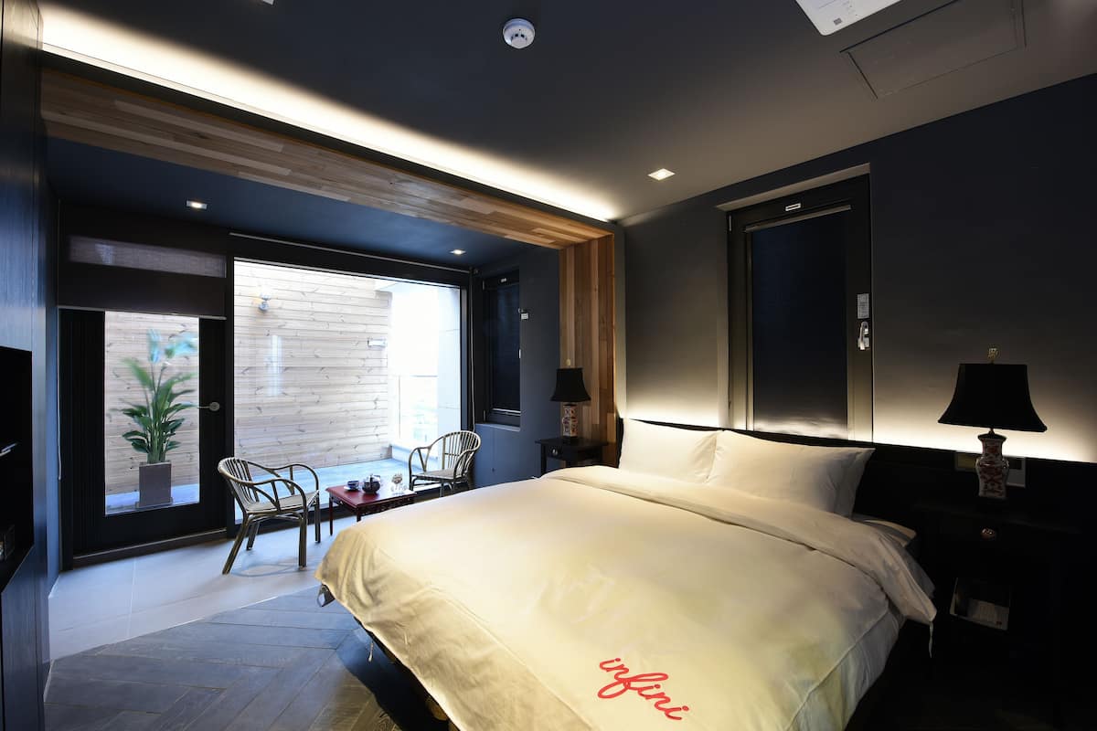 1 bedroom, in-room safe, soundproofing, free WiFi