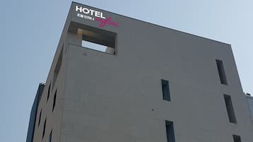 In-room safe, soundproofing, free WiFi