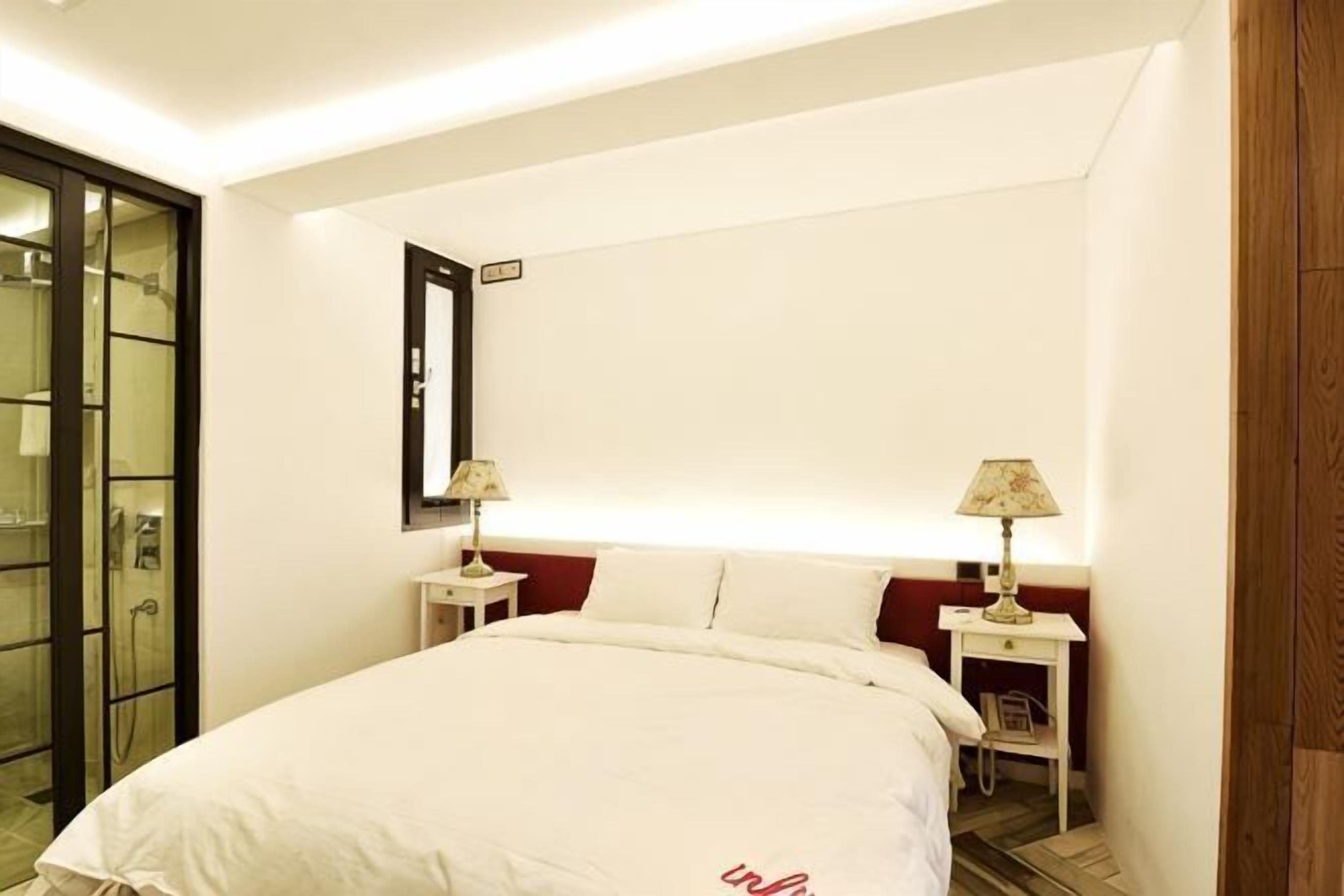 In-room safe, soundproofing, free WiFi