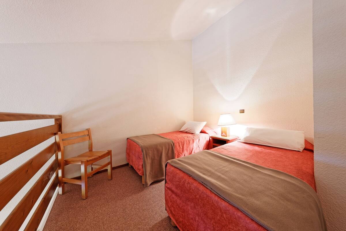 family room | 1 bedroom, in-room safe, desk, soundproofing