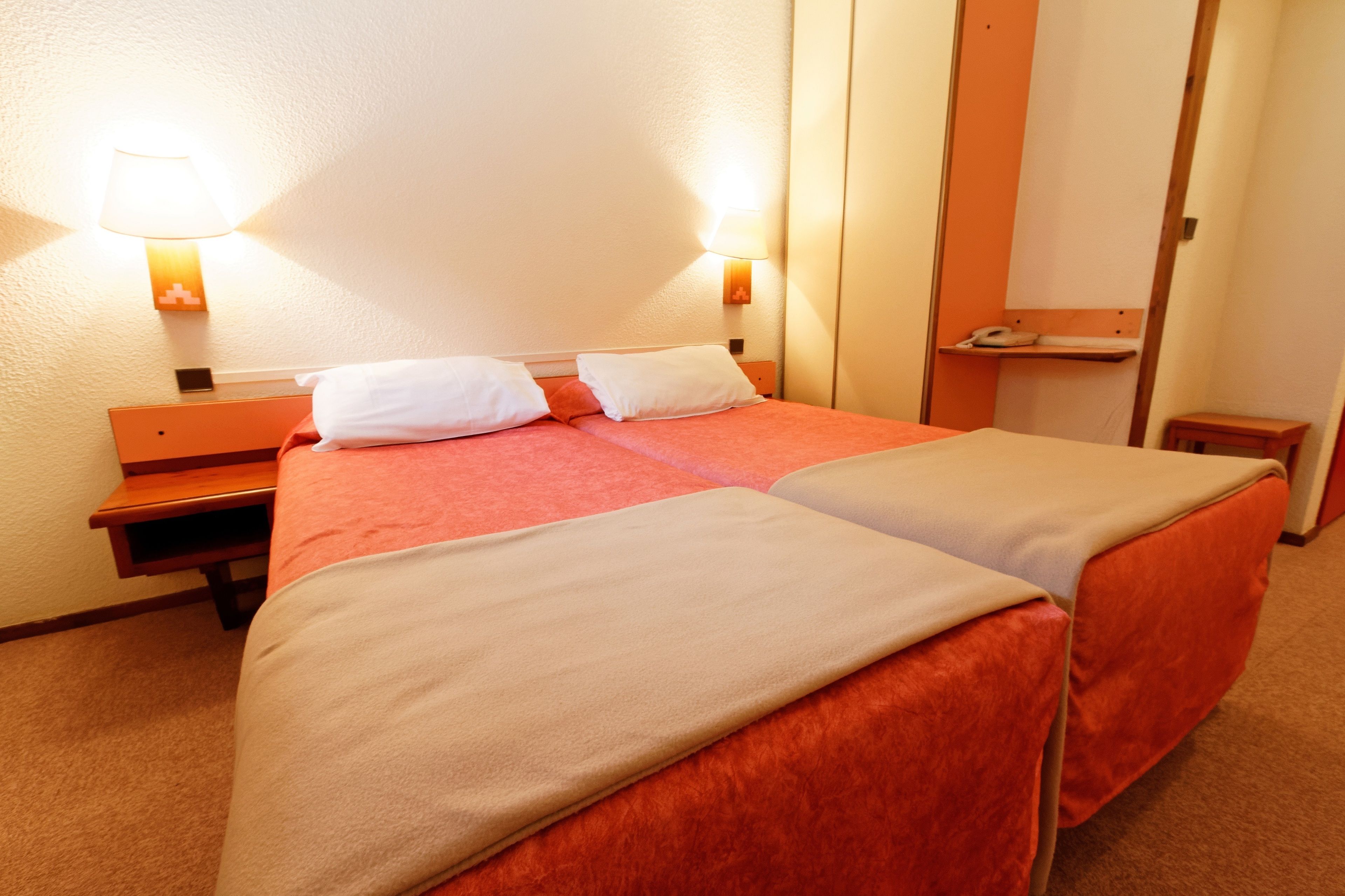 comfort twin room, 2 single beds | 1 bedroom, in-room safe, desk, soundproofing