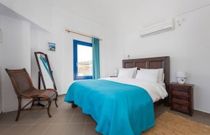 Suite (Lava) | Desk, soundproofing, iron/ironing board, free cribs/infant beds