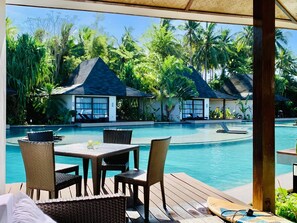 Outdoor pool, sun loungers - Siargao Bleu Resort And Spa (General Luna)