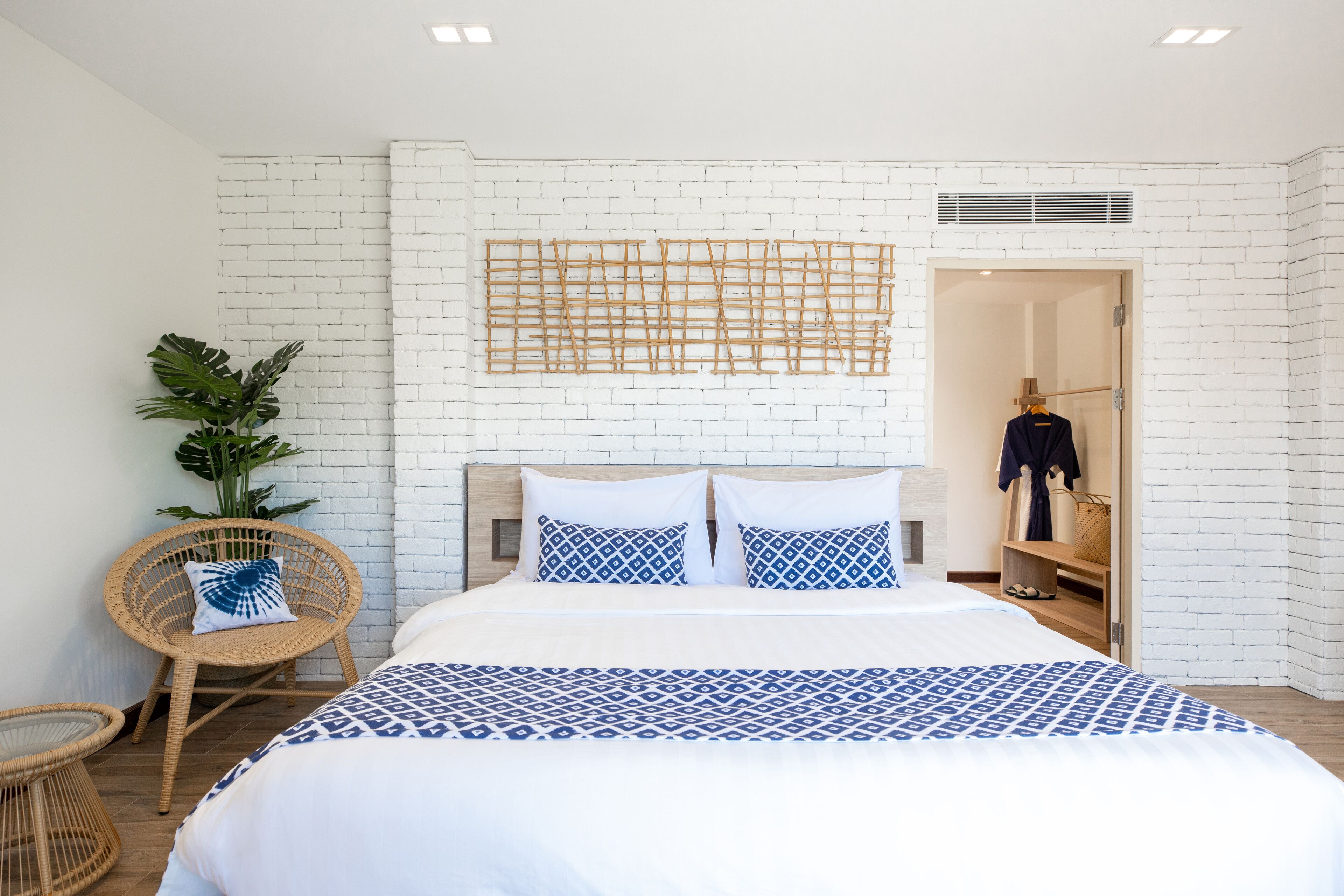 tropical thai with sea view | minibar, in-room safe, free wifi, bed sheets