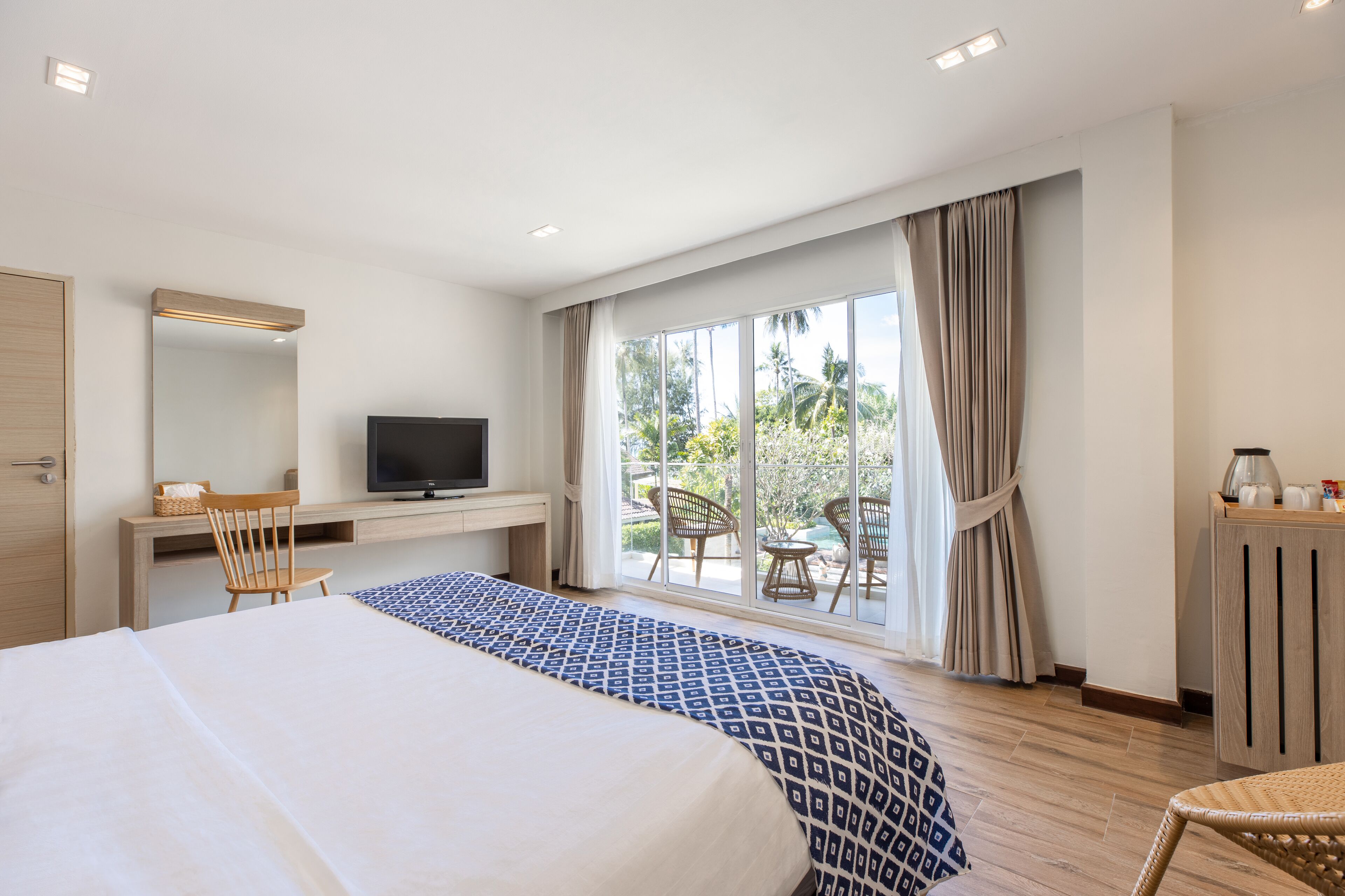 tropical thai with sea view | minibar, in-room safe, free wifi, bed sheets