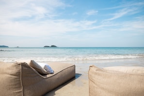 På stranden och sportdykning